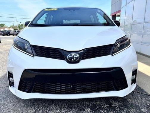 2020 Toyota Sienna SE Premium