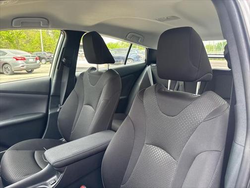 2022 Toyota Prius LE