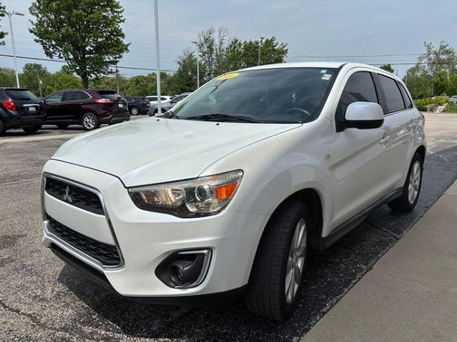 White Pearl 2014 Mitsubishi Outlander Sport SE