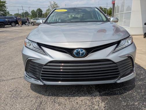 2022 Toyota Camry Hybrid XLE