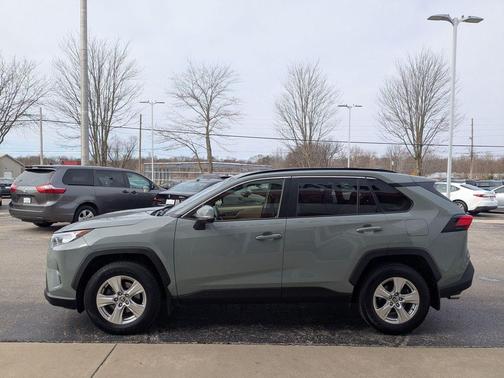 2020 Toyota RAV4 XLE