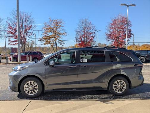 2025 Toyota Sienna XLE