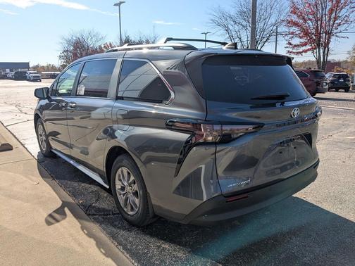 2025 Toyota Sienna XLE