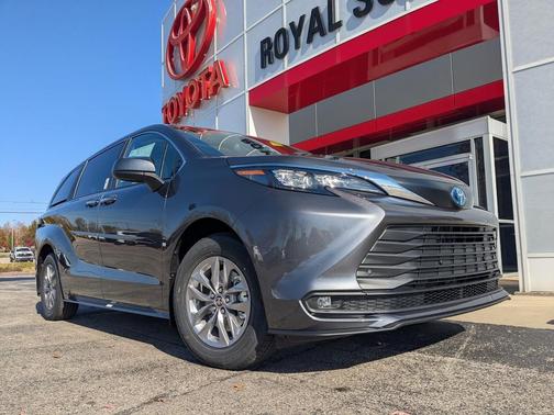 2025 Toyota Sienna XLE