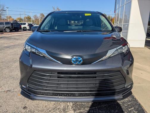 2025 Toyota Sienna XLE