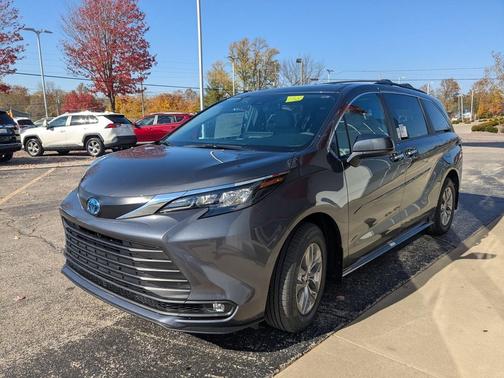 2025 Toyota Sienna XLE