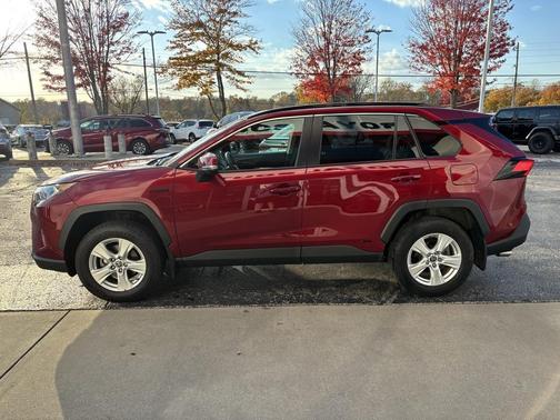 2021 Toyota RAV4 Hybrid XLE