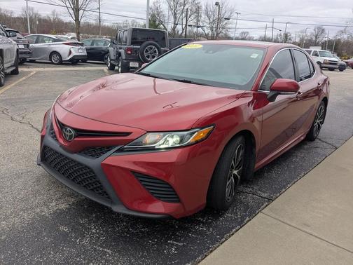 2020 Toyota Camry SE