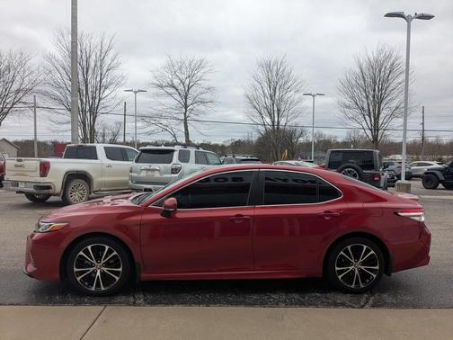 2020 Toyota Camry SE