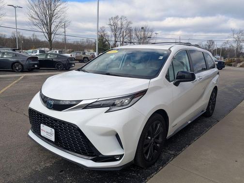 2021 Toyota Sienna XSE 7 Passenger