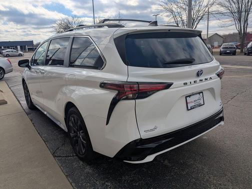 2021 Toyota Sienna XSE 7 Passenger
