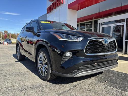 2022 Toyota Highlander Hybrid Platinum