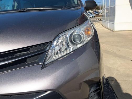 2020 Toyota Sienna SE