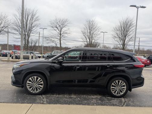 2022 Toyota Highlander Platinum