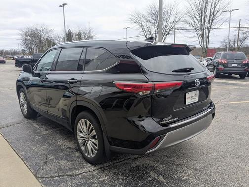 2022 Toyota Highlander Platinum