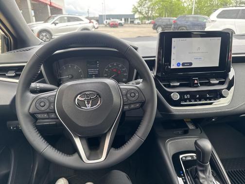 2025 Toyota Corolla Hatchback SE