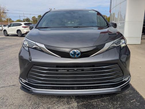 2025 Toyota Sienna Platinum