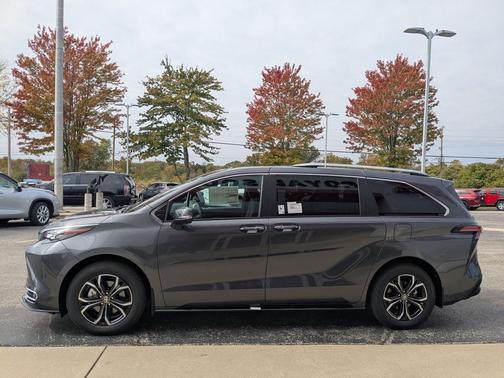 2025 Toyota Sienna Platinum