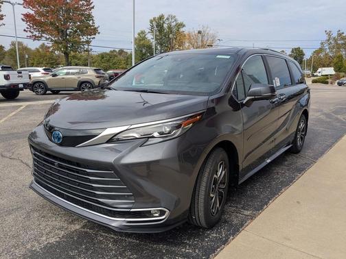 2025 Toyota Sienna Platinum
