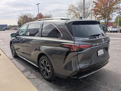 2025 Toyota Sienna Platinum