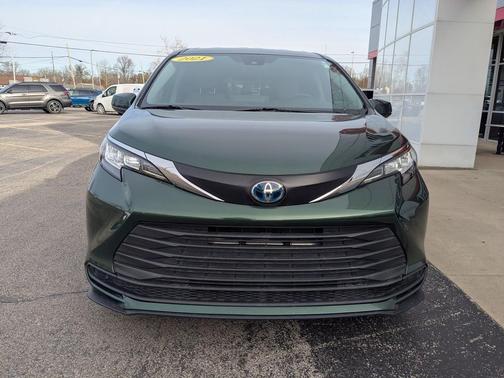 2021 Toyota Sienna LE