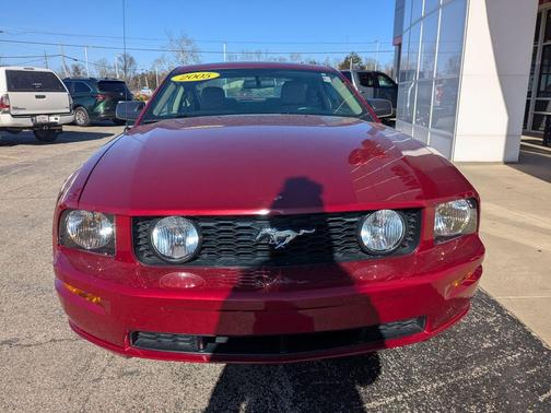 2005 Ford Mustang GT Premium