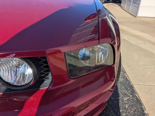 2005 Ford Mustang GT Premium
