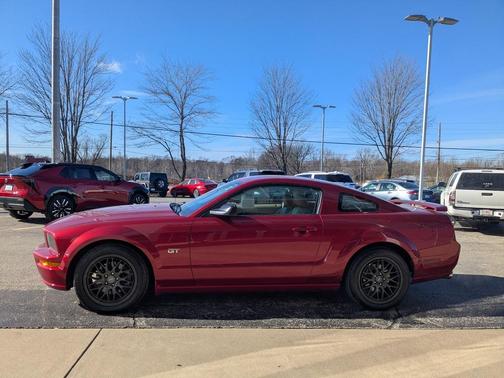 2005 Ford Mustang GT Premium