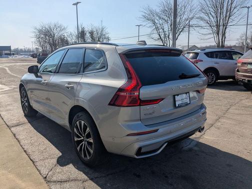 2024 Volvo XC60 B5 Plus Dark Theme
