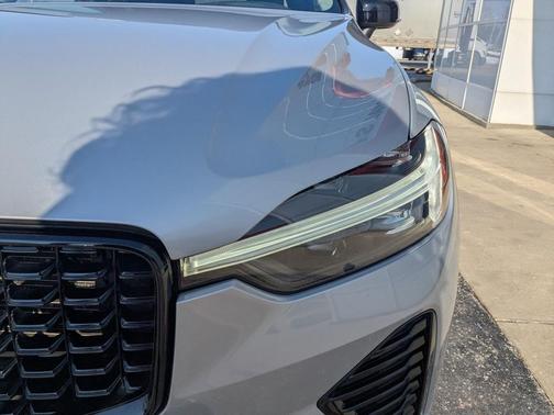 2024 Volvo XC60 B5 Plus Dark Theme