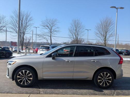 2024 Volvo XC60 B5 Plus Dark Theme