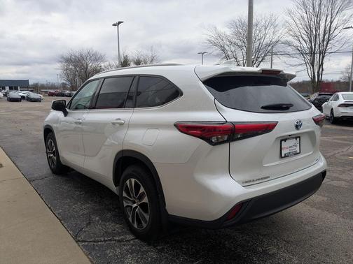 2022 Toyota Highlander Hybrid XLE