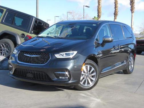 2023 Chrysler Pacifica Hybrid Limited