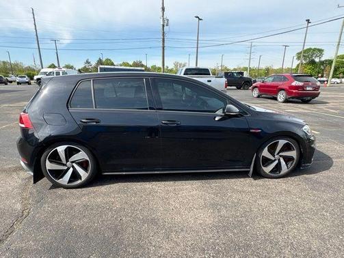 Deep Black Pearl Effect 2021 Volkswagen Golf GTI 2.0T S