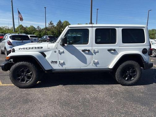 Bright White Clearcoat 2018 Jeep Wrangler Unlimited Sahara