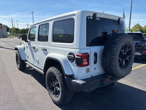 Bright White Clearcoat 2018 Jeep Wrangler Unlimited Sahara