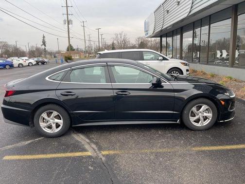 Phantom Black 2022 Hyundai SONATA SE
