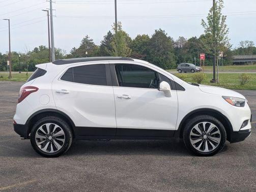 Summit White 2017 Buick Encore Preferred II