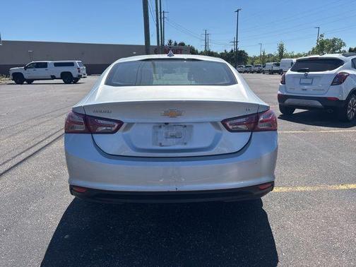 Silver Ice Metallic 2022 Chevrolet Malibu LT