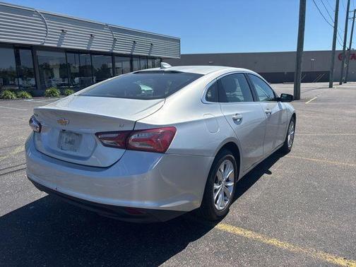 Silver Ice Metallic 2022 Chevrolet Malibu LT