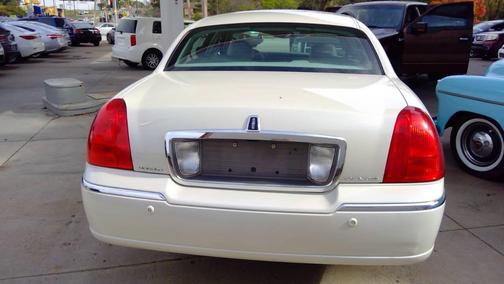 2004 Lincoln Town Car Signature