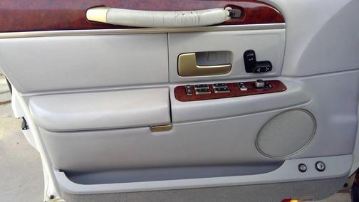2004 Lincoln Town Car Signature