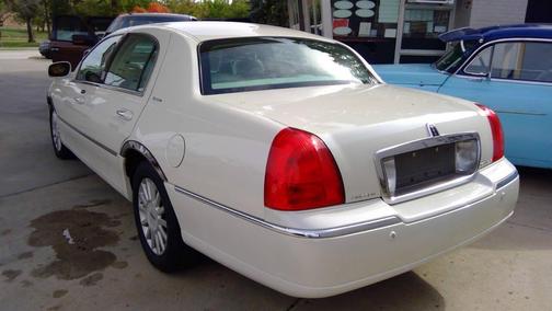 2004 Lincoln Town Car Signature