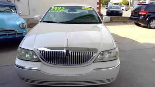 2004 Lincoln Town Car Signature