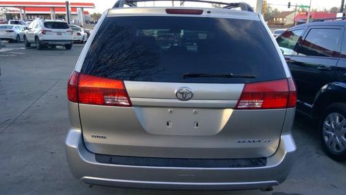 2005 Toyota Sienna LE
