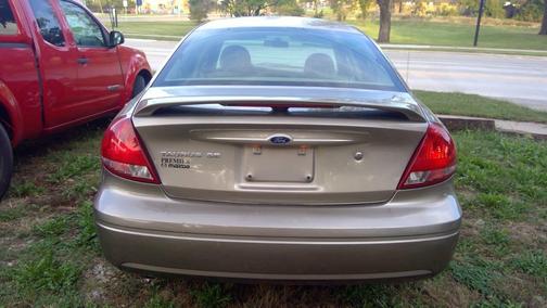 2005 Ford Taurus SE