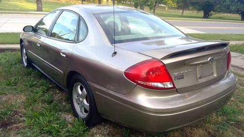 2005 Ford Taurus SE