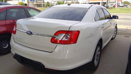 2010 Ford Taurus SE