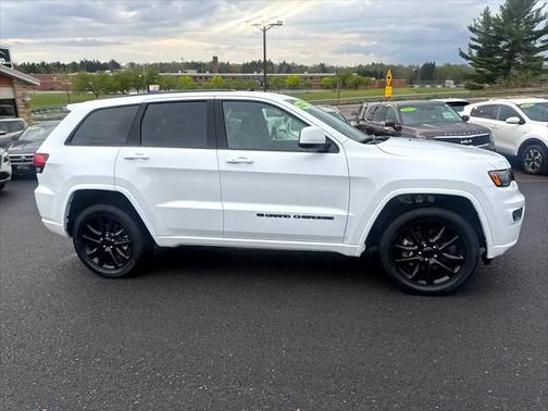 2022 Jeep Grand Cherokee Laredo