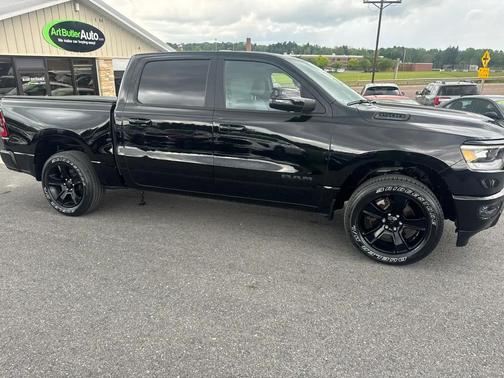 Diamond Black Crystal Pearlcoat 2023 RAM 1500 Big Horn/Lone Star